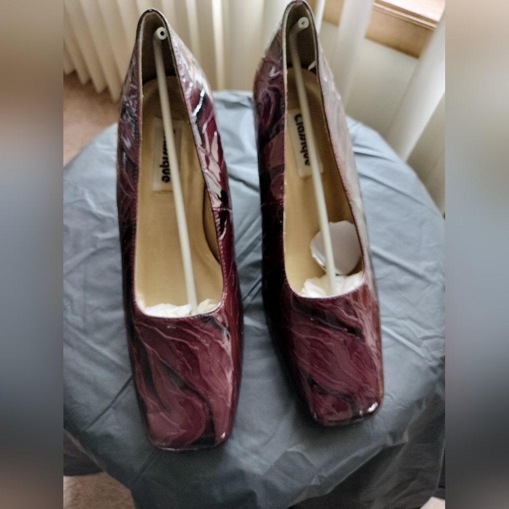 Classique Purple/Black Heels NWOT